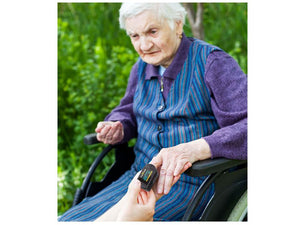 Senior Citizen Using the Zacurate 500C-M Elite Fingertip Pulse Oximeter Black