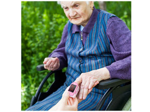 Senior Citizen Using the Zacurate 500DL-M Pro Series Fingertip Pulse Oximeter Pink