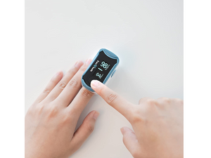 Zacurate 500G Pulse Oximeter, Being Used by an Adult Again